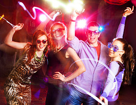 在俱乐部的青年