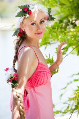 在大自然美麗的女人圖片