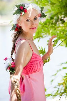 在大自然美丽的女人图片