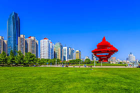 青岛的城市建筑和天际线图片