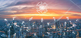 城市背景的5G网络。无线通信技术网络连接在智能城市的许多分支中工作