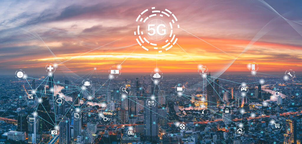 城市背景的5G网络。无线通信技术网络连接在智能城市的许多分支中工作