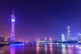 城市I的建筑景观和美丽的滑雪板