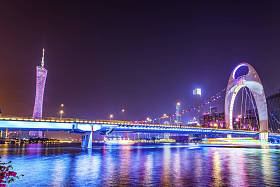 美丽的城市夜景和建筑的天际线