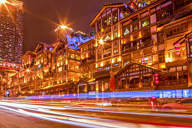 重庆传统建筑景观的夜景图片