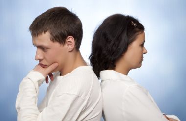 年轻夫妇吵架图片