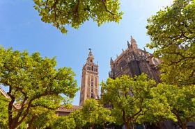 大教堂和 giralda 塔