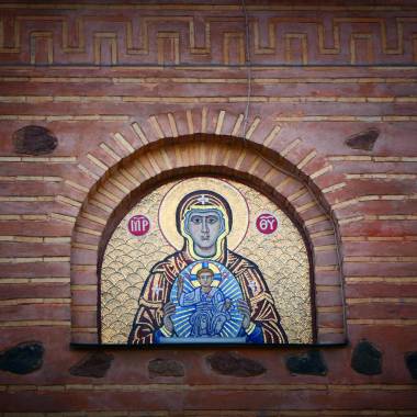 一幅绝妙的画，在立面墙上一个拱形的开口中创作- -从古代基辅罗斯时代开始