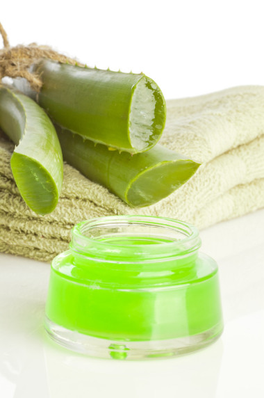 美容霜和芦荟图片