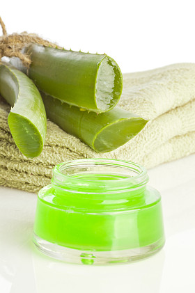 美容霜和芦荟图片