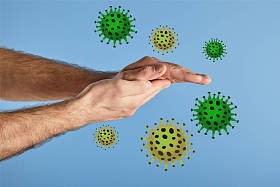 用蓝色、细菌图显示人洗手的局部视图