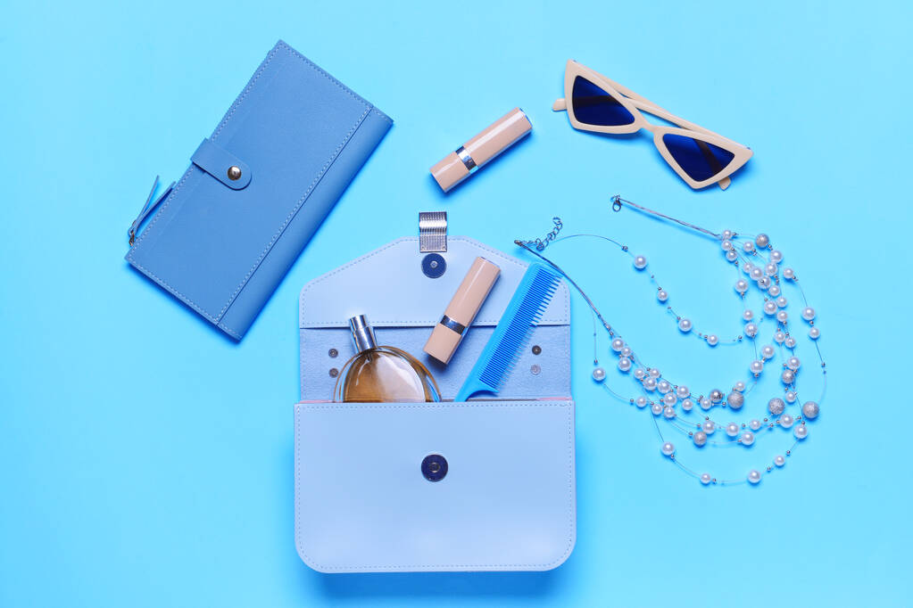 色系底色上有女性配饰的时尚袋 色系底色上有女性配饰的时尚袋