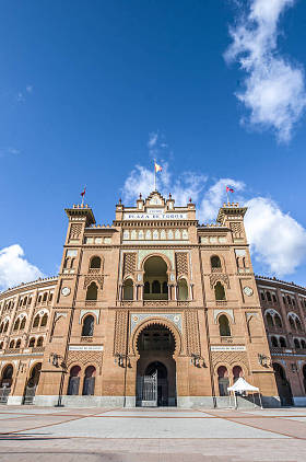 拉斯班塔斯斗牛 (斗牛 de 拉斯班塔斯), 一个新的 Mudejar (摩尔式) 风格的建筑坐落在 Guindalera 季度的萨拉曼卡地区和斗牛之家, 西班牙马德
