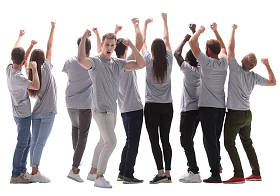 后视镜快乐的家伙和他快乐的朋友们站在一起