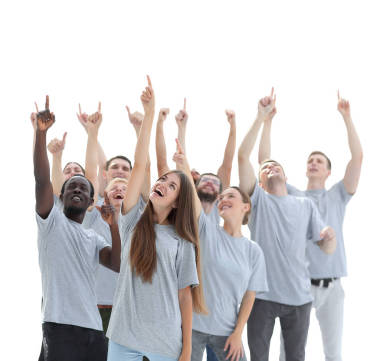 快樂的年輕人指著某個(gè)地方。帶有復(fù)制空間的照片