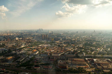 莫斯科的鸟瞰图。从Ostankino电视塔的观景台观看