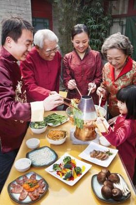 家庭享受中餐图片