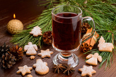 杯芬芳的酒图片