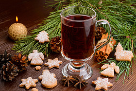 杯芬芳的酒图片