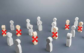 一群人，其中一些人与红十字会划清界线。大规模失业，裁员。限制检疫和大流行病导致的裁员和裁员。解雇员工