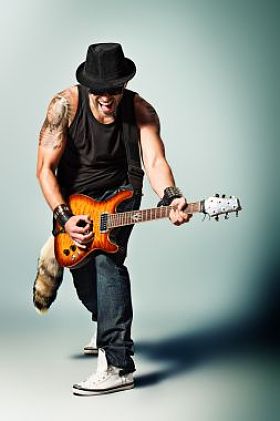 吉他弹奏者图片