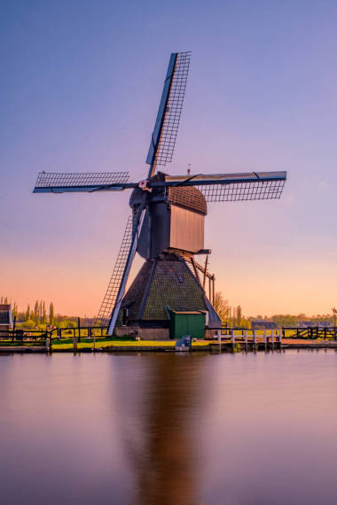 在陽光燦爛的日子里，荷蘭的風(fēng)車