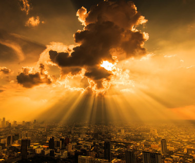 乌云城闪耀的光芒图片