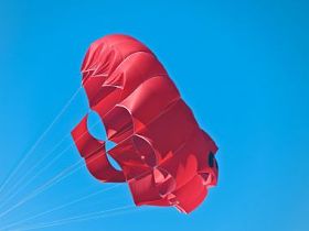 红海降落伞照片