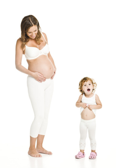 懷孕的婦女和她的女兒