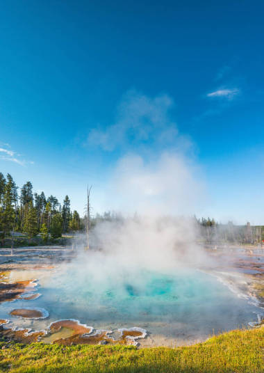 美国怀俄州黄石公园间歇泉区风景景致