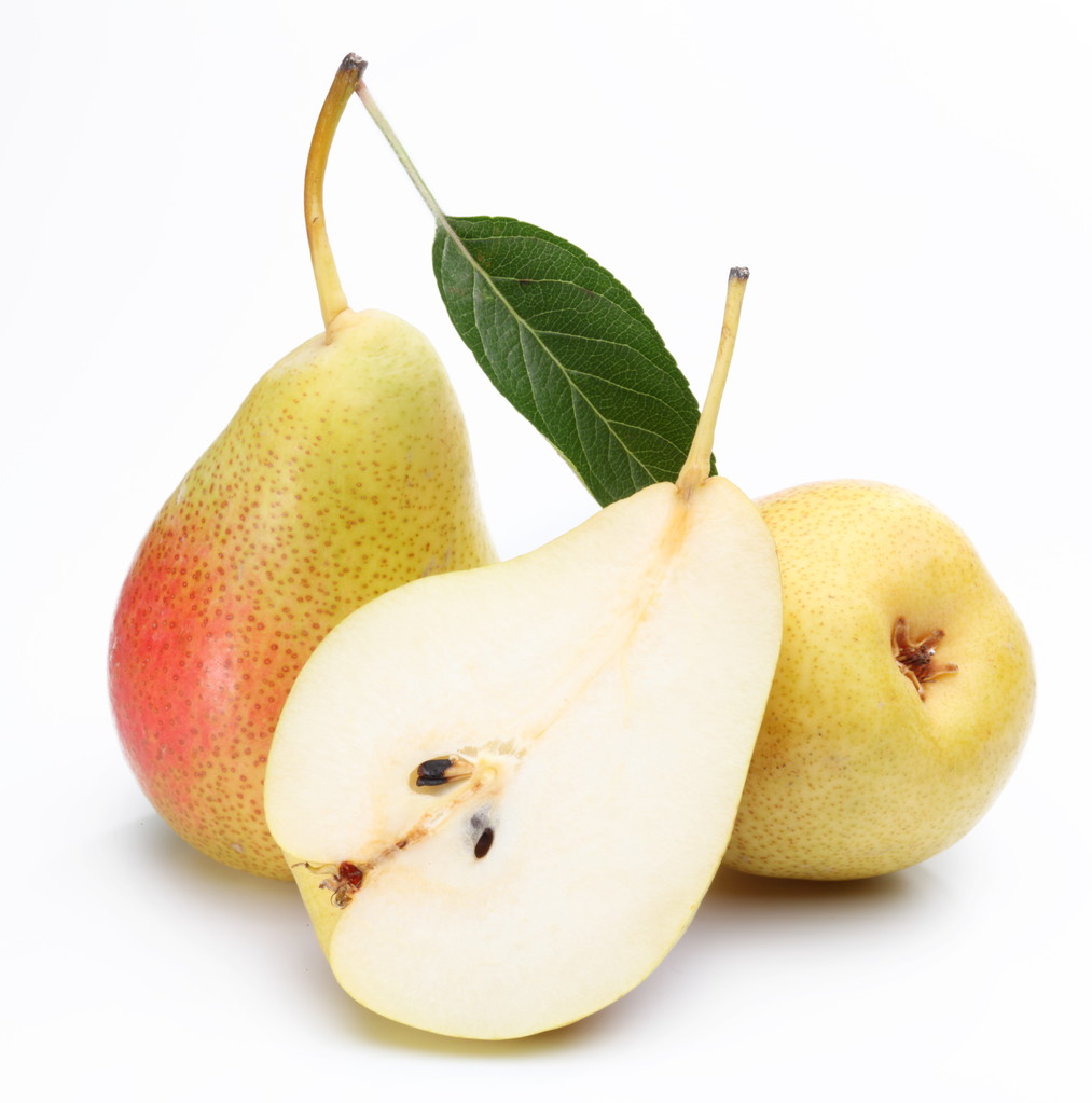 两个成熟的梨和半的部分