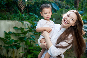 亚洲婴儿和母亲图片