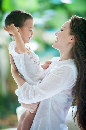 亚洲的母亲和儿子