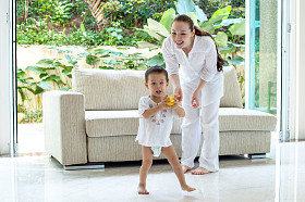 亚洲的母亲和儿子