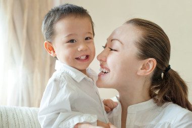 亞洲的母親和兒子照片