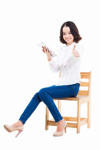 持有这款平板电脑的女人照片