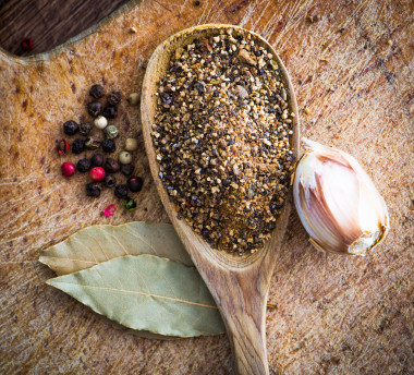 一把勺子的香料圖片