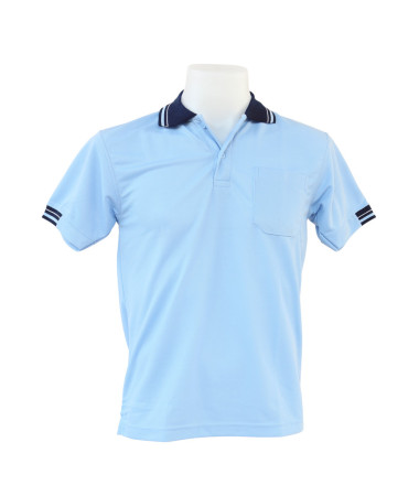 在白色背景上模特兒身上的男襯衫模板