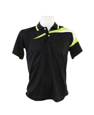 在白色背景上模特兒身上的男襯衫模板