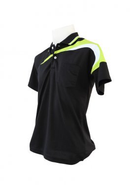 在白色背景上模特儿身上的男衬衫模板