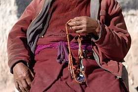 和尚的手中的念珠