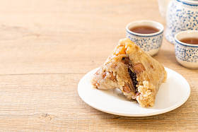 宗子或中国传统糯米饺子-亚洲风味