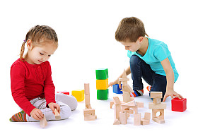 小孩子上白色孤立