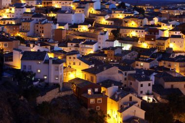 如畫的風(fēng)景與民居昆卡照片