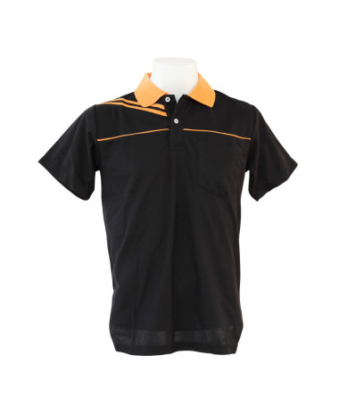 在白色背景上模特儿身上的男衬衫模板