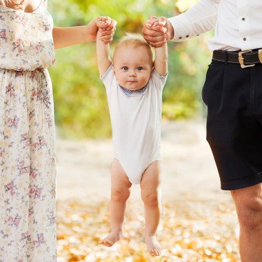 快樂的年輕家庭