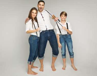 在工作室里開心快樂的人