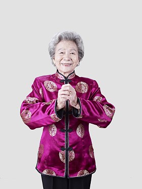 一位资深的中国女子的肖像照片