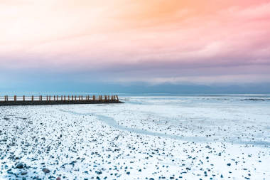 中國(guó)青海的卡卡鹽湖，中國(guó)青海的察卡鹽湖。青海的查卡鹽湖充滿了奇幻的風(fēng)景