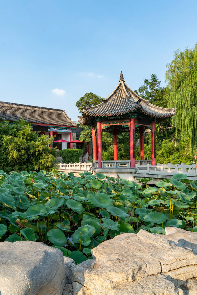 濟(jì)南市大明湖公園古建筑景觀圖片